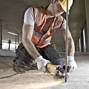 Meuleuse Ø125mm 800W DEWALT DWE4057-QS avec système anti-redémarrage