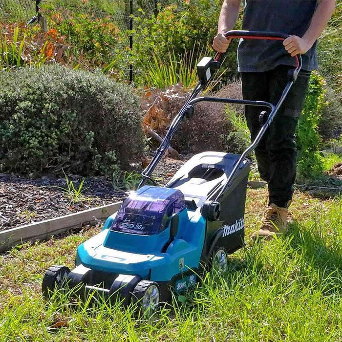 Tondeuse à gazon MAKITA DLM382Z 38cm 2x18V (vendu sans batterie)